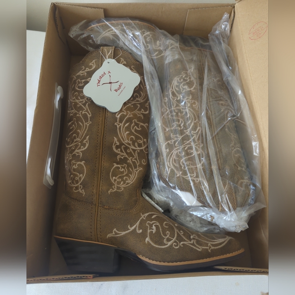 NIB Twisted X Women's Sz 6.5 B Western Embroidered Cowboy Boots